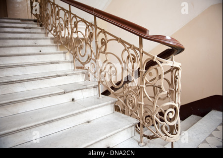 Vintage avec escalier escaliers en marbre Banque D'Images