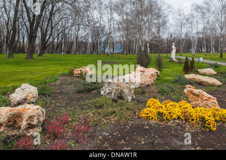 Matin de novembre dans un parc à Donetsk, Ukraine Banque D'Images