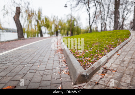 Matin de novembre dans un parc à Donetsk, Ukraine Banque D'Images