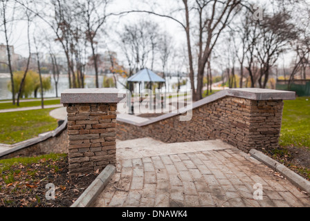 Matin de novembre dans un parc à Donetsk, Ukraine Banque D'Images