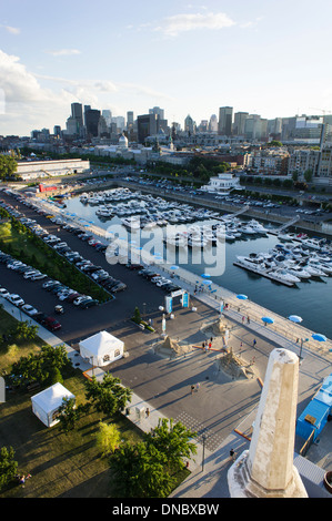 Vue sur le Vieux Port de Montréal et le port d'escale de plaisance de Clock Tower (Tour de l'horloge). Banque D'Images