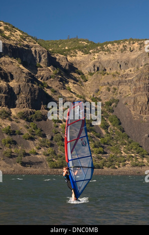 Planche à voile, Mayer State Park, Columbia River Gorge National Scenic Area, New York Banque D'Images