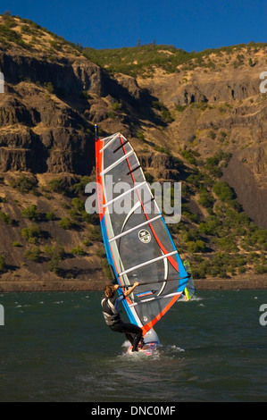 Planche à voile, Mayer State Park, Columbia River Gorge National Scenic Area, New York Banque D'Images