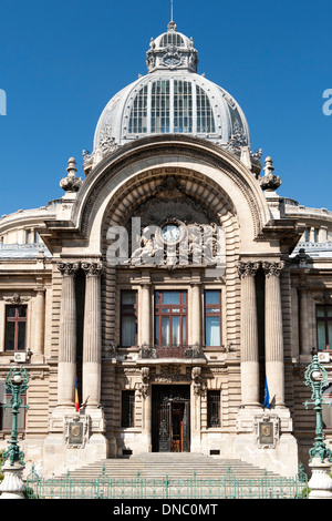 Palais de la CCE à Bucarest, la capitale de la Roumanie. Il a été construit en 1900 et est le siège de la caisse d'épargne nationale C.E.C. Banque D'Images