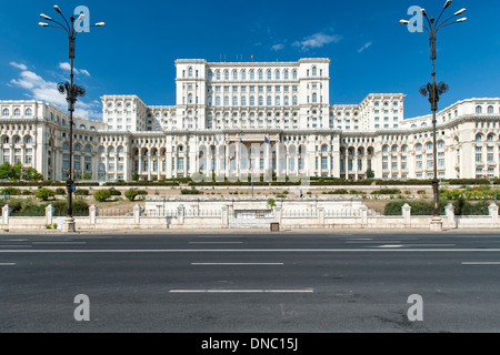 Palais du Parlement à Bucarest, la capitale de la Roumanie. Banque D'Images