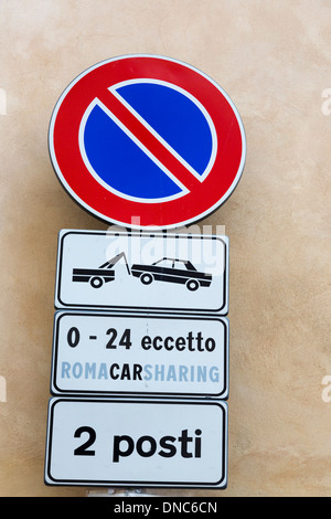 No parking sign dans le centre historique de Rome, à l'exception de Roma voitures partage, Rome, Latium, Italie Banque D'Images