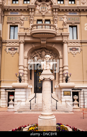 Statue du compositeur Jules Massenet en face de l'Opéra de Monte-Carlo Banque D'Images