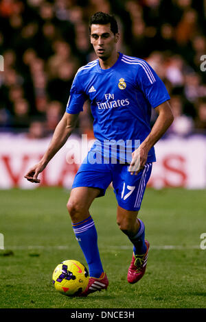 Valence, Espagne. Dec 22, 2013. Defender Alvaro Arbeloa du Real Madrid en action au cours de la La Liga match entre Valence et le Real Madrid au stade Mestalla, Valence : Action Crédit Plus Sport/Alamy Live News Banque D'Images