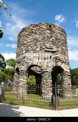 Connu sous le nom de la Tour Ronde, Touro Tower, Tour de pierre de Newport et Vieux moulin en pierre, cet édifice demeure mystère NEWPORT RI Banque D'Images