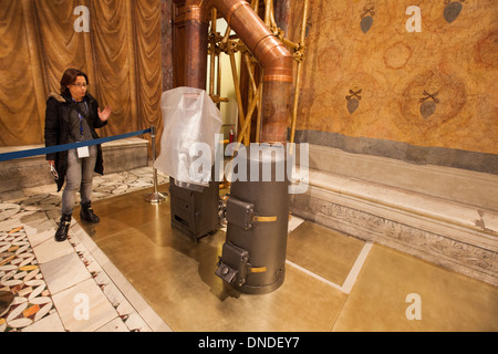 Dans les coulisses de la Chapelle Sixtine, le 13 mars 2013, alors qu’elle se prépare au conclave qui accueille le Pape François. Banque D'Images