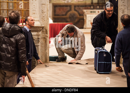 Dans les coulisses de la Chapelle Sixtine, le 13 mars 2013, alors qu’elle se prépare au conclave qui accueille le Pape François. Banque D'Images