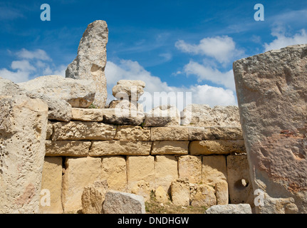 Vue d'Hagar Qim, un complexe de temples mégalithiques dans le sud de Malte. Banque D'Images