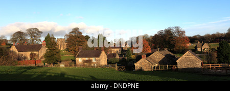 L'automne, village Tissington, parc national de Peak District, Derbyshire, Angleterre, RU Banque D'Images