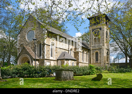 St Pancras Old Church et une partie de la vaste cimetière Banque D'Images