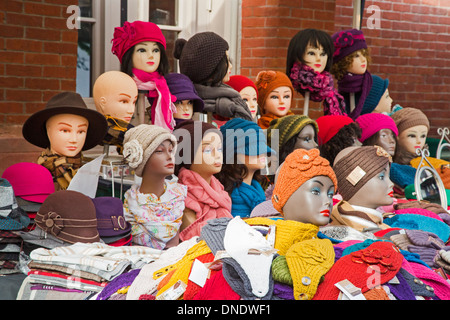 Washington, DC - chapeaux en vente au marché de l'Est historique sur la colline du Capitole. Banque D'Images