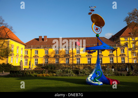 Solara sculpture par l'artiste suisse Claire Ochsner en face de la gare d'Osnabrück, Osnabrück, Basse-Saxe, Allemagne Banque D'Images