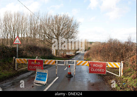 Tonbridge, Kent, UK 24 décembre 2013. L'inondation sur la rivière Medway Tonbridge à Leigh Road Crédit : Patrick nairne/Alamy Live News Banque D'Images