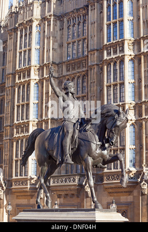 Palais de Westminster de Londres,la statue de Richard 1 en cour du Palais Vieux Banque D'Images