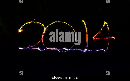 Bonne année 2014 colorée écrit en lettres scintillantes Banque D'Images