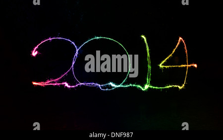 Bonne année 2014 colorée écrit en lettres scintillantes Banque D'Images