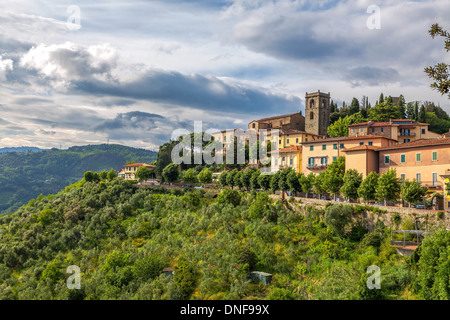 L'Italien ville médiévale de Montecatini Alto en Toscane Banque D'Images