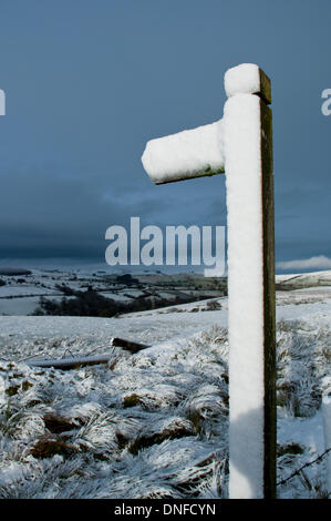 La gamme Epynt, Cambrian Mountains, Powys, au Royaume-Uni. Le 25 décembre 2013. Les personnes vivant sur des terres en Pays de Galles s'est réveillé pour un Noël blanc ce matin. Credit : Graham M. Lawrence/Alamy Live News. Banque D'Images