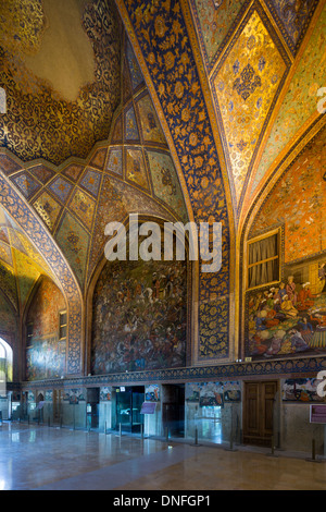 Voûtes de hall principal, Palais Chehel Sutun, Isfahan, Iran Banque D'Images