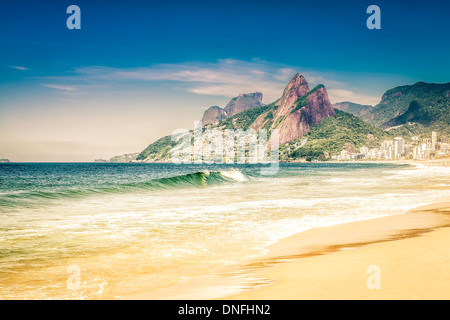 Le matin de la plage d'Ipanema, Rio de Janeiro Banque D'Images