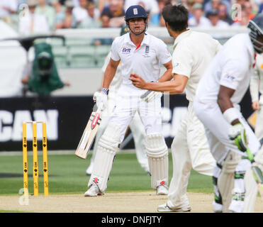 Melbourne, Australie. Dec 26, 2013. Alastair Cook en action au cours de la au cours de la première journée de la quatrième cendres test match entre l'Australie et l'Angleterre à la MCG - Lendemain de tester l'Australie contre l'Angleterre, MCG, Melbourne, Victoria, Australie. Credit : Action Plus Sport/Alamy Live News Banque D'Images