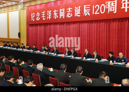 Beijing, Chine. Dec 26, 2013. Un colloque commémorant le 120e anniversaire de la naissance de la fin du leader chinois Mao Zedong est tenue à Beijing, capitale de la Chine, 26 Décembre, 2013. Credit : Rao Aimin/Xinhua/Alamy Live News Banque D'Images