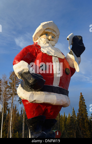 Statue du Père Noël géant à Santaland en pôle nord de l'Alaska États-Unis Banque D'Images