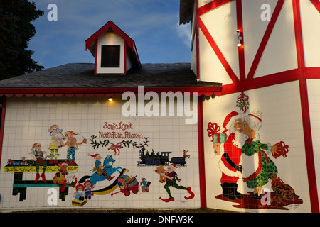 Scènes de Noël dans des carreaux de céramique à la maison du Père Noël au pôle Nord de l'Alaska États-Unis SantaLand Banque D'Images