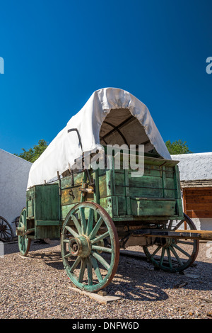 Wagon du Courtyard à Fort Hall, réplique une reconstitution d'un poste de traite sur l'Oregon Trail, dans la région de Pocatello, Idaho, USA Banque D'Images