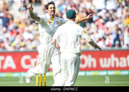Melbourne, Australie. Dec 26, 2013. Mitchell Johnson en action au cours de la au cours de la première journée de la quatrième cendres test match entre l'Australie et l'Angleterre à la MCG - Lendemain de tester l'Australie contre l'Angleterre, MCG, Melbourne, Victoria, Australie. Credit : Action Plus Sport/Alamy Live News Banque D'Images