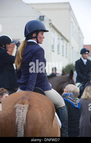 Bawtry, UK . Dec 26, 2013. Rider attend avec impatience avant de quitter l'Hôtel de la Couronne, Retford dans le cadre de la Grove et Rufford Boxing Day Hunt 2013 Credit : Tout4 Photographie/Alamy Live News Banque D'Images