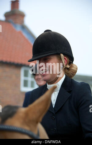 Bawtry, UK . Dec 26, 2013. Rider excité avant de quitter l'Hôtel de la Couronne, Retford dans le cadre de la Grove et Rufford Boxing Day Hunt 2013 Credit : Tout4 Photographie/Alamy Live News Banque D'Images