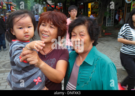 Pékin Chine,Asie,Chinois,Oriental,Dongcheng District,Nanluoguxiang,hutong,shopping shopper shoppers magasins marché marché achat sel Banque D'Images