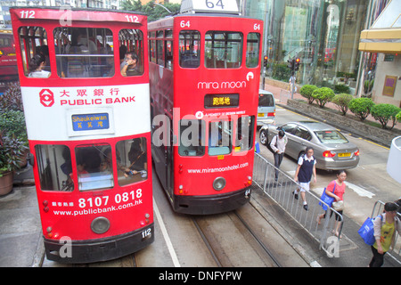 Hong Kong Chine,HK,Asie,Chinois,Oriental,Ile,Hennessy Road,tramway à impériale,rouge,caractères chinois cantonais hànzì pinyin,HK130924078 Banque D'Images