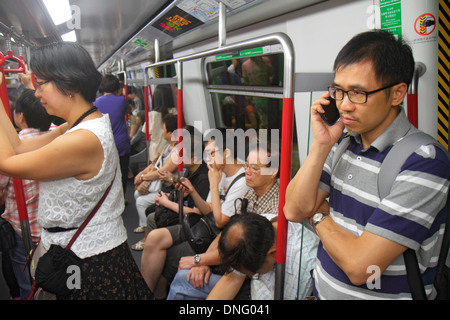 Hong Kong Chine,HK,Asie,Chinois,Oriental,Ile,MTR,Station de métro de North point,transport en commun,cabine de train,passagers rider riders,RID Banque D'Images