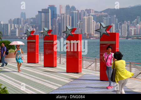 Hong Kong Chine,Hong Kong,Asie,Chinois,Oriental,Kowloon,Tsim Sha Tsui,Avenue des étoiles,Victoria Harbour,port,front de mer promenade,asiatique ethnie asiatique im Banque D'Images