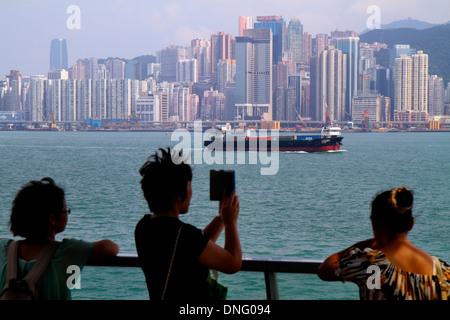 Hong Kong Chine,Hong Kong,Asie,Chinois,Oriental,Kowloon,Tsim Sha Tsui,Avenue des étoiles,Victoria Harbour,port,front de mer promenade,asiatique ethnie asiatique im Banque D'Images