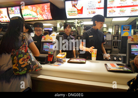 Hong Kong Chine,HK,Asie,Chinois,Oriental,Kowloon,Prince Edward,Nathan Road,McDonald's,hamburgers,hamburgers,franchise,restauration rapide,restaurants di Banque D'Images