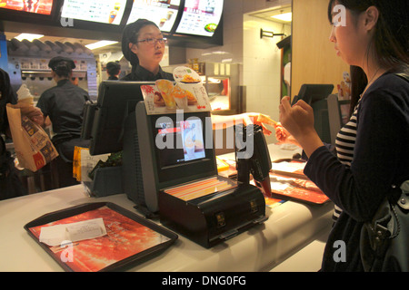 Hong Kong Chine,HK,Asie,Chinois,Oriental,Kowloon,Prince Edward,Nathan Road,McDonald's,hamburgers,hamburgers,franchise,restauration rapide,restaurants di Banque D'Images
