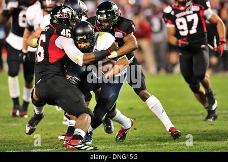 San Diego, CA, . Dec 26, 2013. L'Utah State Aggies running back Joey DeMartino # 28 s'exécute dans le quatrième trimestre en action pendant la Poinsettia Bowl College football match entre la Utah State Aggies et la Northern Illinois Huskies au Qualcomm Stadium de San Diego, Californie.La Utah State Aggies vaincre les Huskies de l'Illinois du Nord 21-14.Louis Lopez/CSM/Alamy Live News Banque D'Images