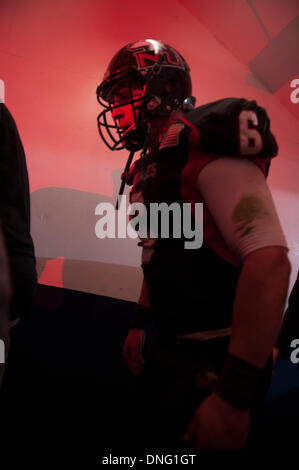 San Diego, CA, USA. Dec 26, 2013. 26 décembre 2013 San Diego, CA.Northern Illinois quarterback (6) Jordan Lynch chefs sur le terrain pour le poinsettia Bowl à San Diego, Californie le 26 décembre 2013. (Crédit obligatoire : Ed Ruvalcaba / MarinMedia.org / Cal Sport Media) (photographe complet, et de crédit crédit obligatoire) : csm/Alamy Live News Banque D'Images