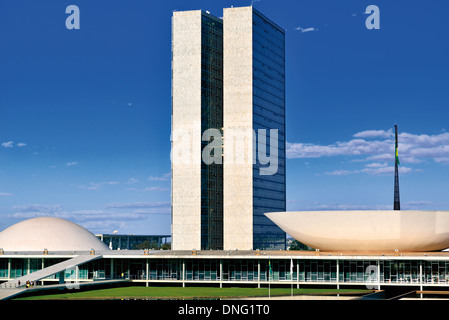 Brésil, Brasilia : architecture futuriste du Congrès national par Oscar Niemeyer Banque D'Images
