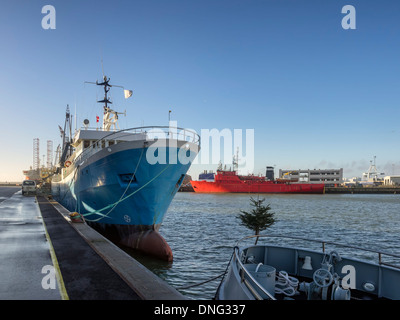 Les navires de ravitaillement à Esbjerg, Danemark port pétrolier Banque D'Images