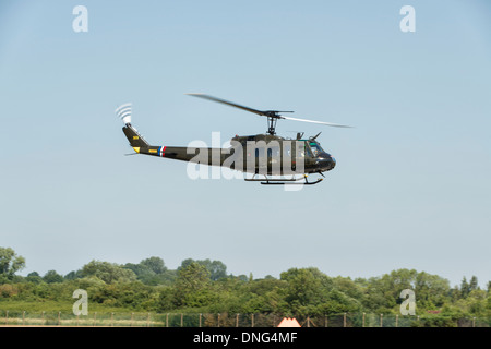 Bell UH-1H Huey Iroquois hélicoptère de l'arrivée de l'équipe de l'affichage à Fairford de prendre part à la 2013 Banque D'Images