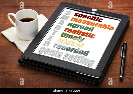 SMARTER (spécifique, mesurable, accepté, réaliste, en temps opportun, à l'éthique, l'arrangement de but) enregistrées sur un concept digital tablet Banque D'Images