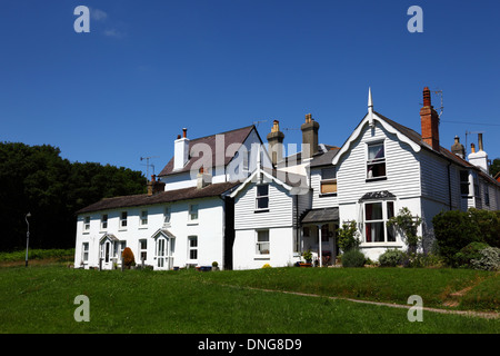 Peint en blanc, pittoresque cottages on Southborough Common, près de Tunbridge Wells , Kent , Angleterre Banque D'Images